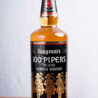 Seagram's 100 Pipers De Luxe Scotch Whisky