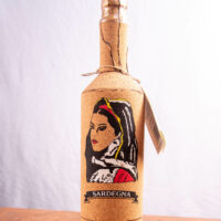 Serie di bottiglie di grappa con illustrazioni sarde